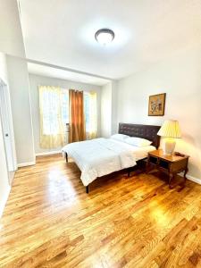 Postel nebo postele na pokoji v ubytování Blessed Beautiful home + 2 fotografie