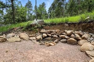 Φυσικό τοπίο κοντά σε οργανωμένο κάμπινγκ