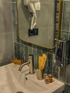 Un baño de Baza Kazbegi 25 fotos más