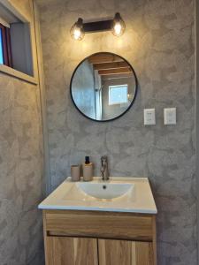 a bathroom with a sink and a mirror at Casa Coguil - Camino Topocalma in Los Quillayes +19 photos
