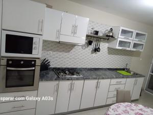 Η κουζίνα ή μικρή κουζίνα στο Casa para alugar em Cidadela