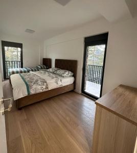 Una cama o camas en una habitación de Ideal apartman Zlatibor