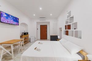 Μια τηλεόραση ή/και κέντρο ψυχαγωγίας στο Suite Rismondi - Tra Centro e Porto