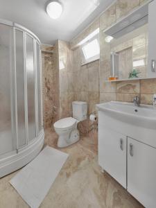 a bathroom with a toilet and a sink at Hotel Tuna in Akçay