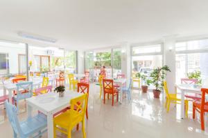 a brightly colored restaurant with tables and chairs at Hotel Tuna in Akçay