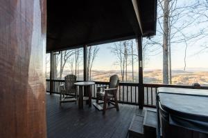 Fotografie z fotogalerie ubytování Blue View Lodge, Mountain Views & Movie Theater v destinaci Morganton