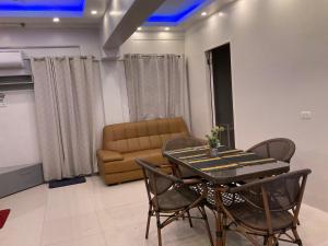 Fotografie z fotogalerie ubytování Deluxe 2 Bedroom Condo Royal Oceancrest Mactan v destinaci Mactan Island