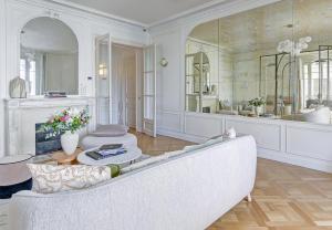 Ένα μπάνιο στο Maison Scheffer