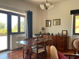 a dining room with a wooden table and chairs at B&B A casa di Manfredi in Pietrelcina