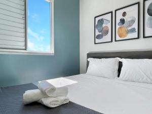 a bedroom with a white bed with a window at Condominio - Cotia - 2 QTS - sacada in Cotia