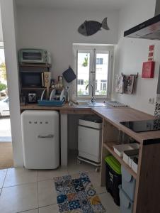 Η κουζίνα ή μικρή κουζίνα στο Tiny Townhouse, Tavira