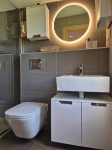 Bilik mandi di Cozy Tiny House mit Kamin an der Elbe 403