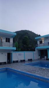 a house with a swimming pool next to a building at Paraíso Vacacional FERNANDO in Polo +19 photos