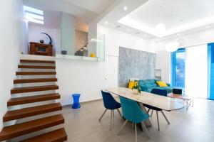 Ruang duduk di YourHome - AC Luxury House