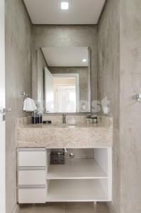 a bathroom with a sink and a mirror at Modern Apartment 700m From Shopping Mcal Lopez in Asuncion