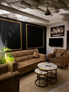 Posezení v ubytování 103 Casa Bella 2BHK Modern Apartment with Balcony