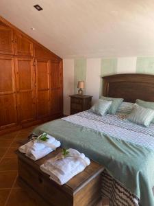 a bedroom with a large bed with towels on it at Casa Rural La Abuela Obdulia in Piornal