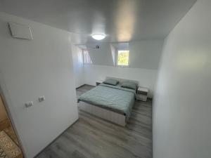 Giường trong phòng chung tại La Casuta Marginea