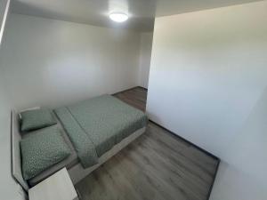 Giường trong phòng chung tại La Casuta Marginea +4 ảnh