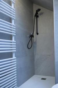 Bilik mandi di Azalée cocooning appartement +14 gambar
