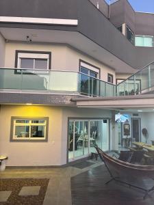 Balkoni atau teres di Triplex de Frente para o Mar com Piscina Privativa