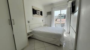 En eller flere senge i et værelse på B935 - Apto 3 quartos para 07 pessoas em Bombinhas + 37 billeder