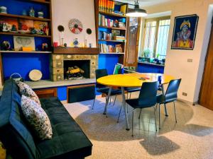 a living room with a couch and a table at Risveglio 16 in San Giovanni
