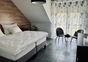 Postel nebo postele na pokoji v ubytování CHALET HOUBOVÝ VRCH
