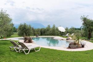 Bazén v ubytování Agriturismo Fioralba nebo v jeho okolí