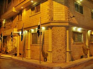 Fasadas ar įėjimas į apgyvendinimo įstaigą Alexandria Mediterranean Suites