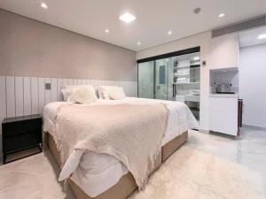 Η κουζίνα ή μικρή κουζίνα στο M N Flats - Flat Dentro Do Hotel WI Avenida Ibirapuera 2927