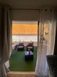 Posezení v ubytování Malibu 2 apartamento con aire acondicionado, campo de tennis y piscina con solarium + 28 fotografií