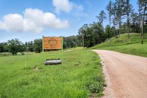 Φυσικό τοπίο κοντά σε οργανωμένο κάμπινγκ