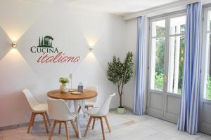 Φωτογραφία από το άλμπουμ του Cozy apartment on the lake, with pool, terrace and free parking - Casa Felice σε Porto Ceresio