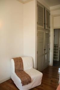 a white chair with a blanket on it in a room at Monte da Lua in Sintra