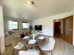 Μια τηλεόραση ή/και κέντρο ψυχαγωγίας στο Charming Black Forest Chalet