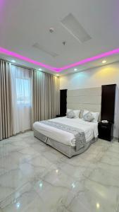 Ένα ή περισσότερα κρεβάτια σε δωμάτιο στο أبراج البيعة للشقق المخدومة