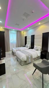 Ένα ή περισσότερα κρεβάτια σε δωμάτιο στο أبراج البيعة للشقق المخدومة