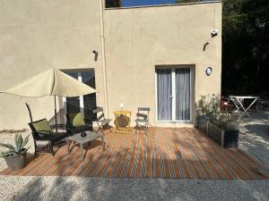 Un patio o zona al aire libre en Studio avec extérieur à 2km du centre