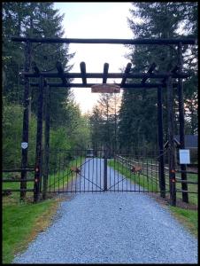 Gambar di galeri bagi Nisqually Highland Ranch! 35 Mi To Mt Rainier di Eatonville