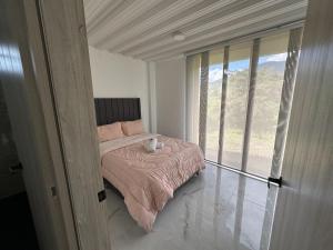 Giường trong phòng chung tại Apartamento Campestre con vistas de ensueño