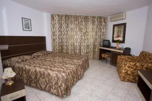 Postel nebo postele na pokoji v ubytování Hotel Zora + 62 fotografií