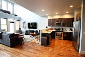 Η κουζίνα ή μικρή κουζίνα στο Luxury On The River, Downtown River Balcony Str513
