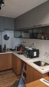 a kitchen with a sink and a microwave on a counter at Studio de 29m2-SANTANA in Sao Paulo