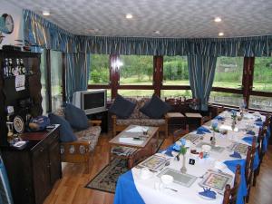 Gallery image of Achnabobane Farmhouse in Spean Bridge