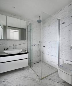 Ένα μπάνιο στο Cozy Bright Studio w Parking, PoolViews! #237 +15 φωτογραφίες