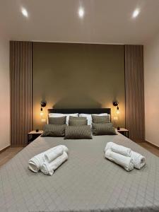 A bed or beds in a room at Beta Suite