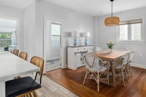 Gallery image of Downtown Charming Retreat Newport in Newport