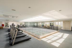 a gym with a swimming pool in a building at IL Campanário Villaggio Resort Suítes - Jurerê Internacional - Reserva direta com dono in Florianópolis