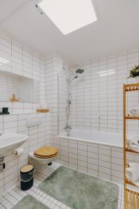 Koupelna v ubytování Monteur Appartement in der Innenstadt